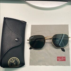 Ray-Ban Unisex Gold and Black Hexagonal (lenses G-15 Green)  Sunglasses